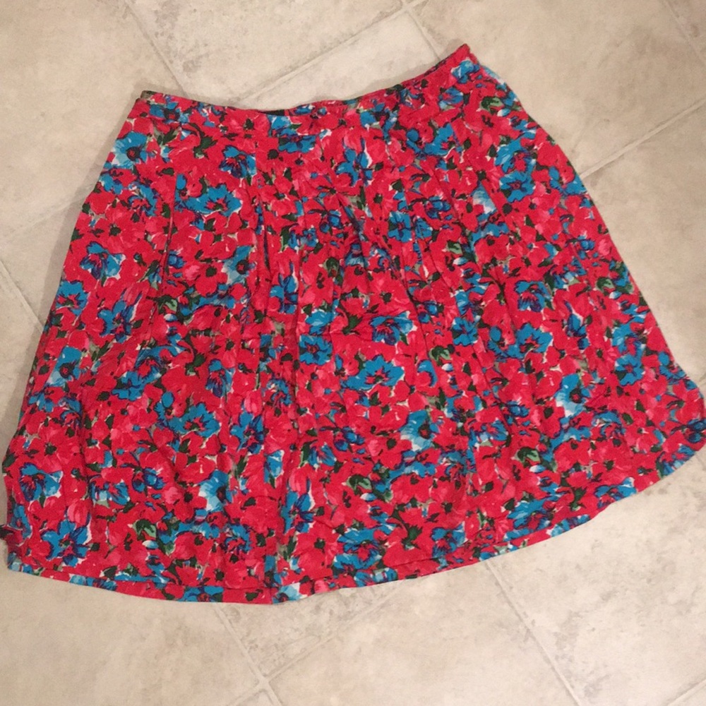 Talbot's woman red floral patterned pleated skirt